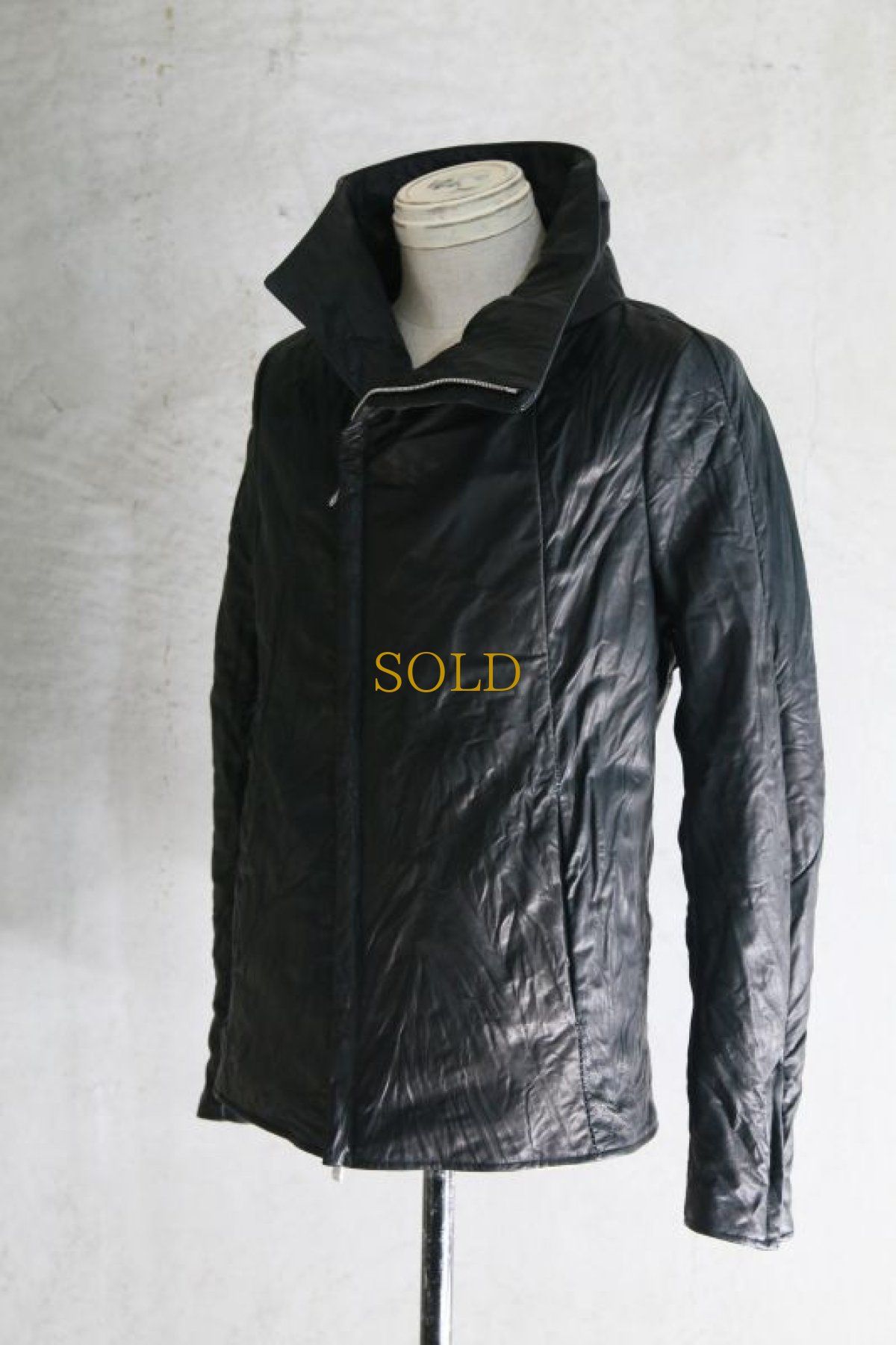 画像2: incarnation / インカネーション /  11327-4440 CARF LEATHER HIGH NECK BIAS ZIP DOWN BLOUSON (2)