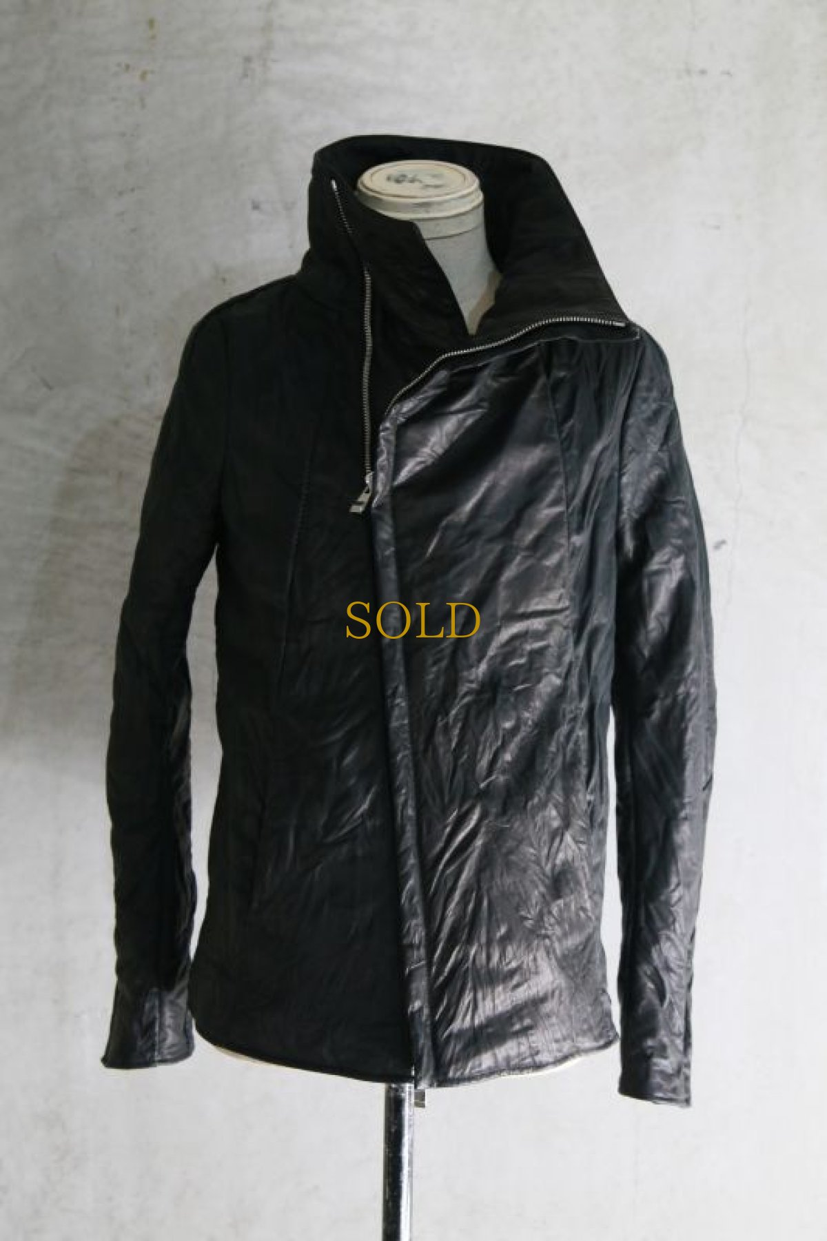 画像1: incarnation / インカネーション /  11327-4440 CARF LEATHER HIGH NECK BIAS ZIP DOWN BLOUSON (1)