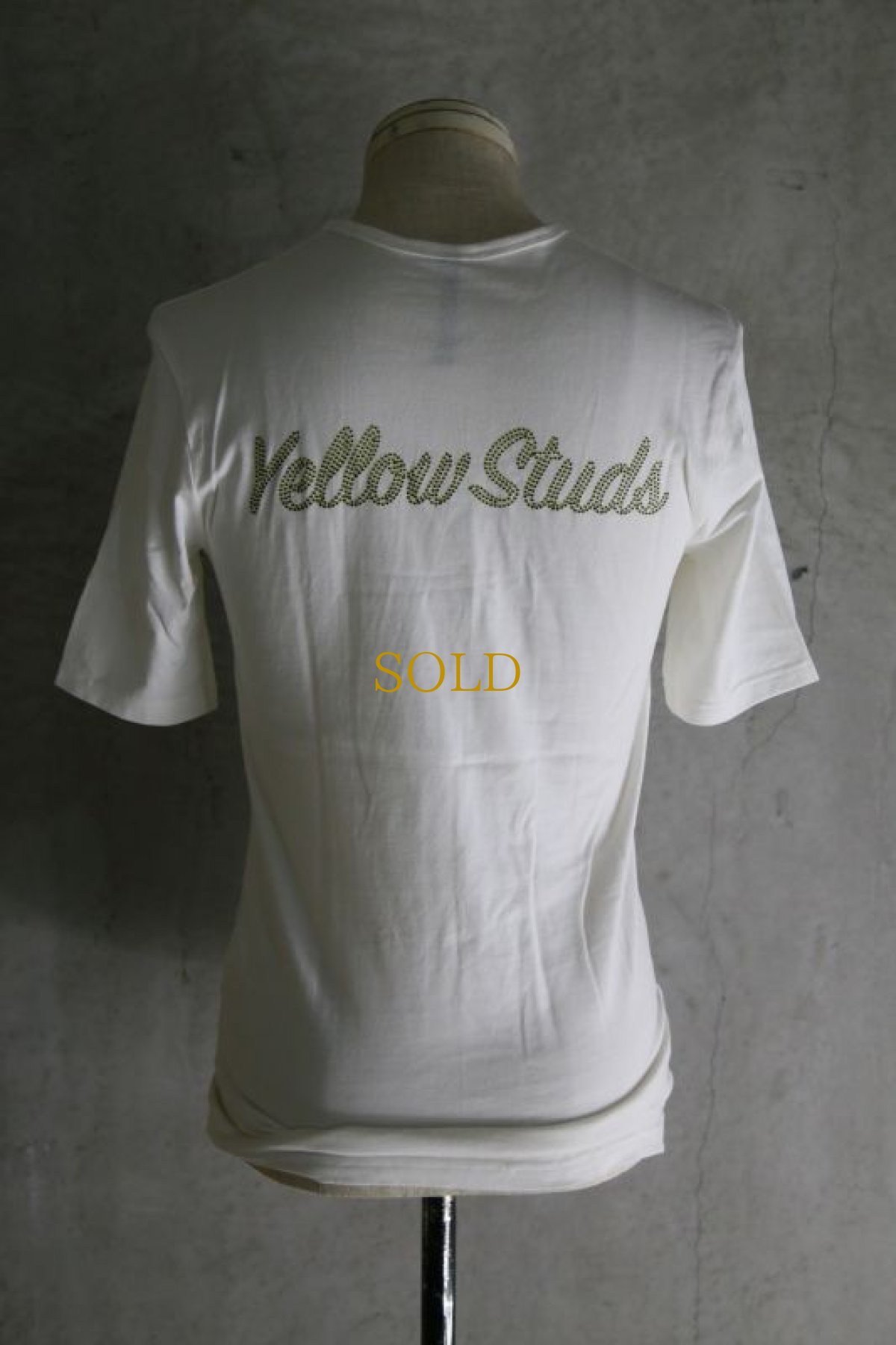 画像2: 003_72_YEST / Yellow Studs コラボレーションTシャツ (2)