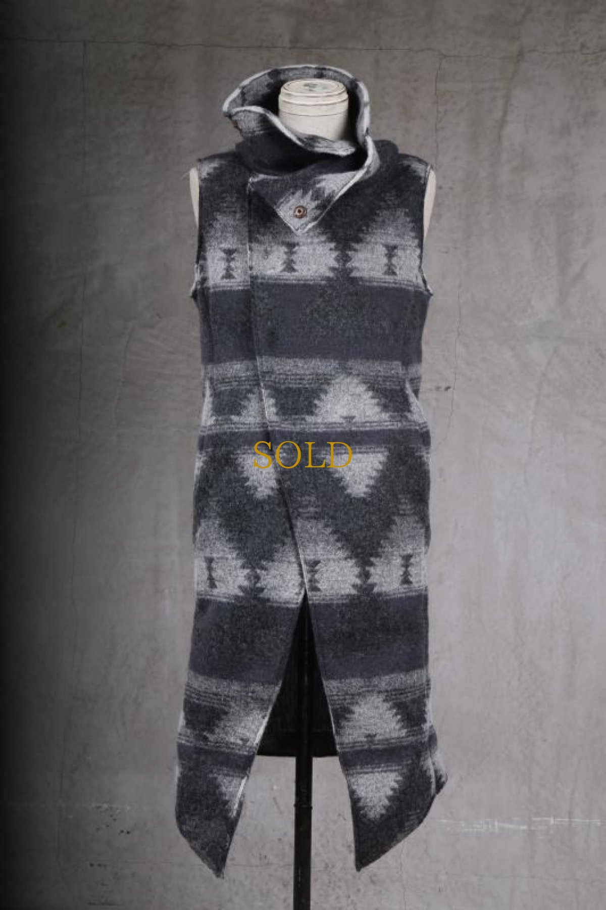 画像1: incarnation / インカネーション / 31772-2200 WOOL 90% PA 10% WIDE NECK LONG VEST LINED (1)