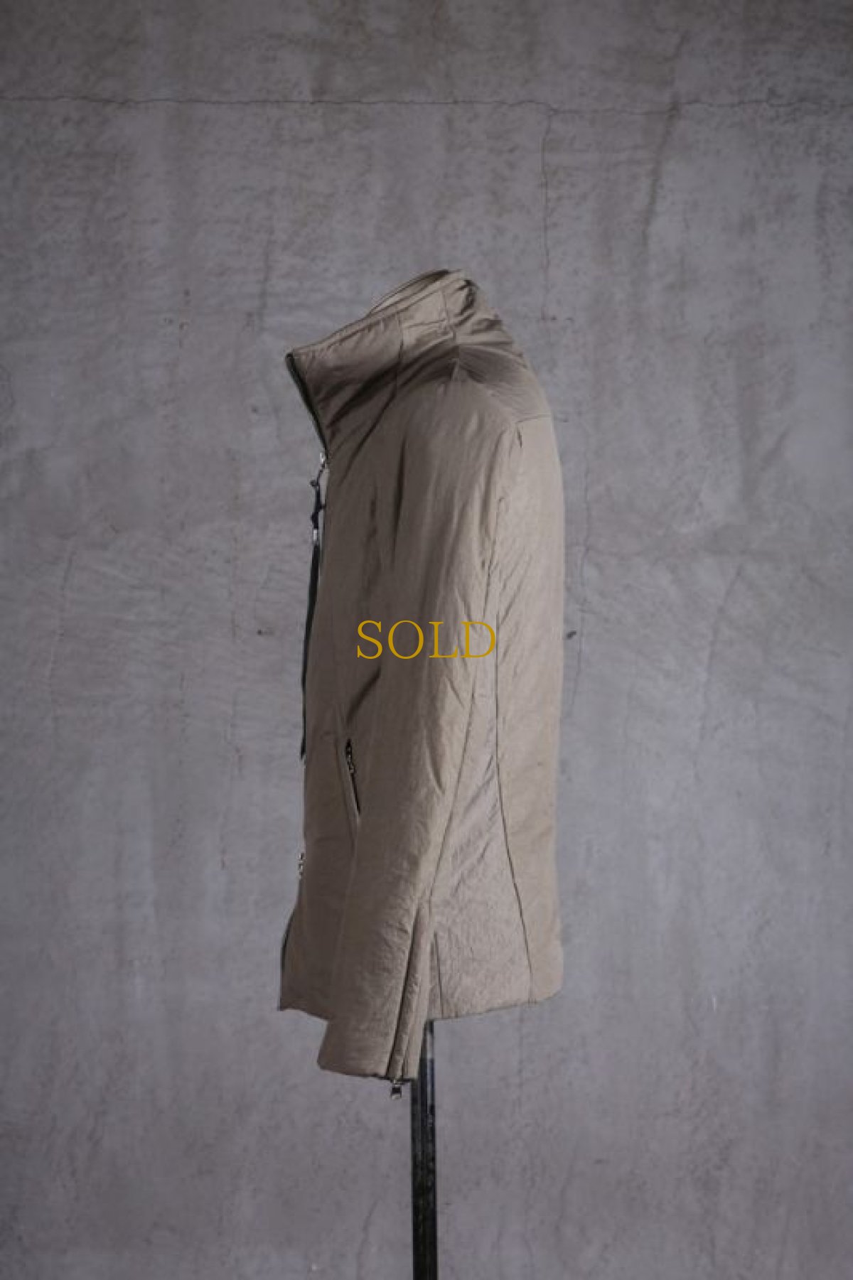 画像4: Thee OLD CIRCUS '' 1973 '' / 9318 / '' Falling fire '' / ディストーションハイネック 塩縮シワ加工ナイロン “プリマロフト”ブルゾン (4)