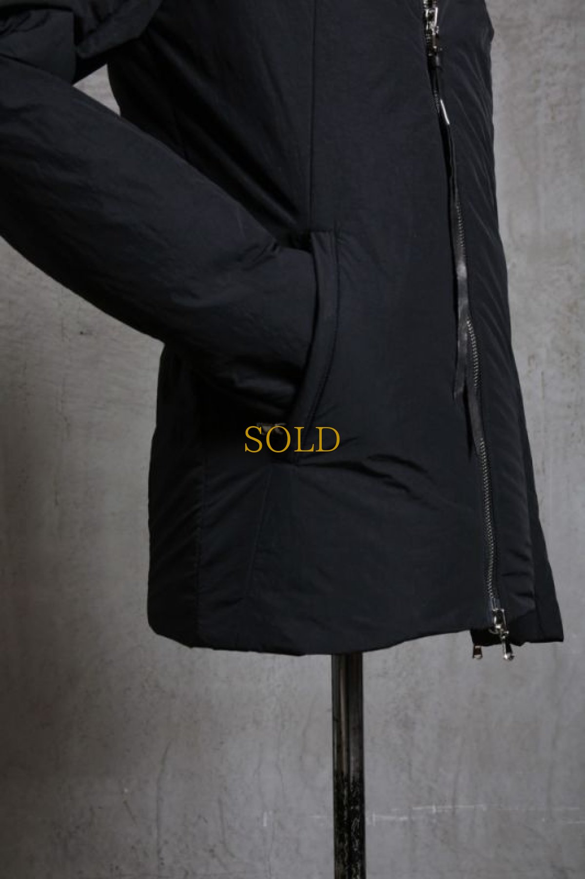 画像12: Thee OLD CIRCUS '' 1973 '' / 9318 / '' Falling fire '' / ディストーションハイネック 塩縮シワ加工ナイロン “プリマロフト”ブルゾン (12)