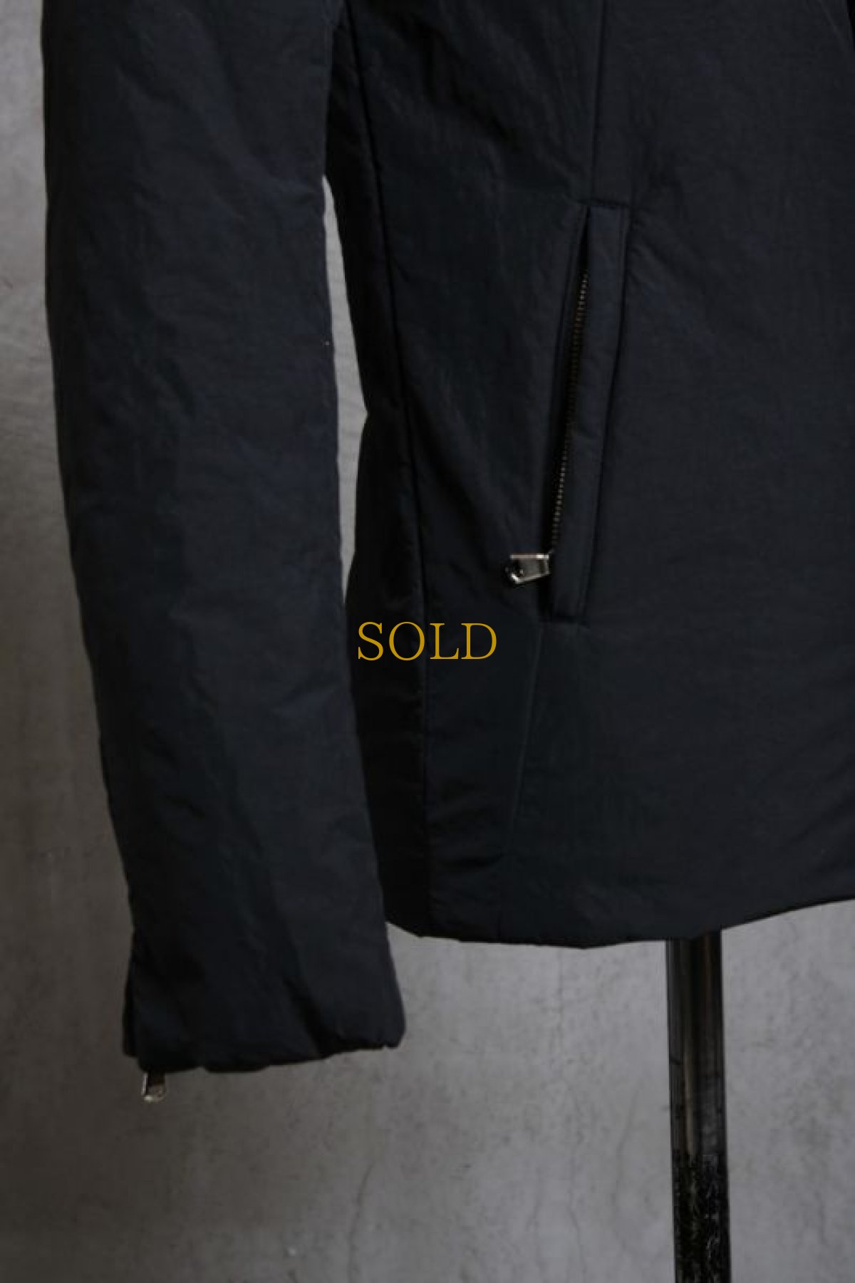 画像11: Thee OLD CIRCUS '' 1973 '' / 9318 / '' Falling fire '' / ディストーションハイネック 塩縮シワ加工ナイロン “プリマロフト”ブルゾン (11)