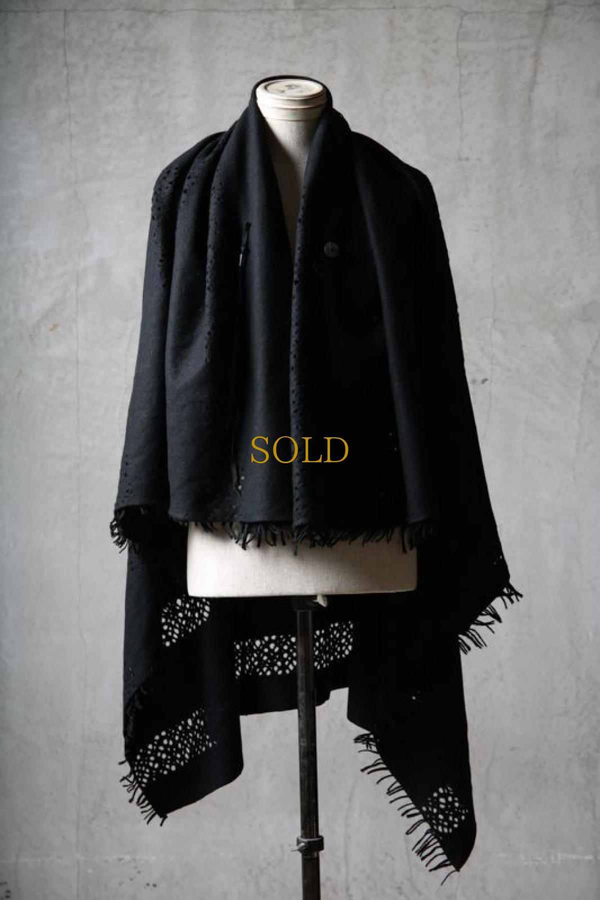 画像1: Thee OLD CIRCUS '' 1973 '' / 0402 / Cover up moon / Italian fabric Wool blend knit cape (1)