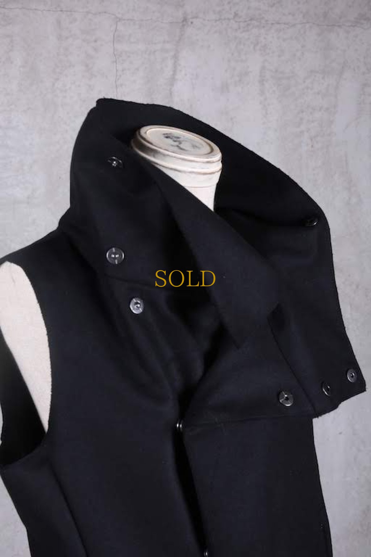 画像7: incarnation / インカネーション /  31972-2200  WOOL 100 % WIDE NECK LONG VEST LINED (7)